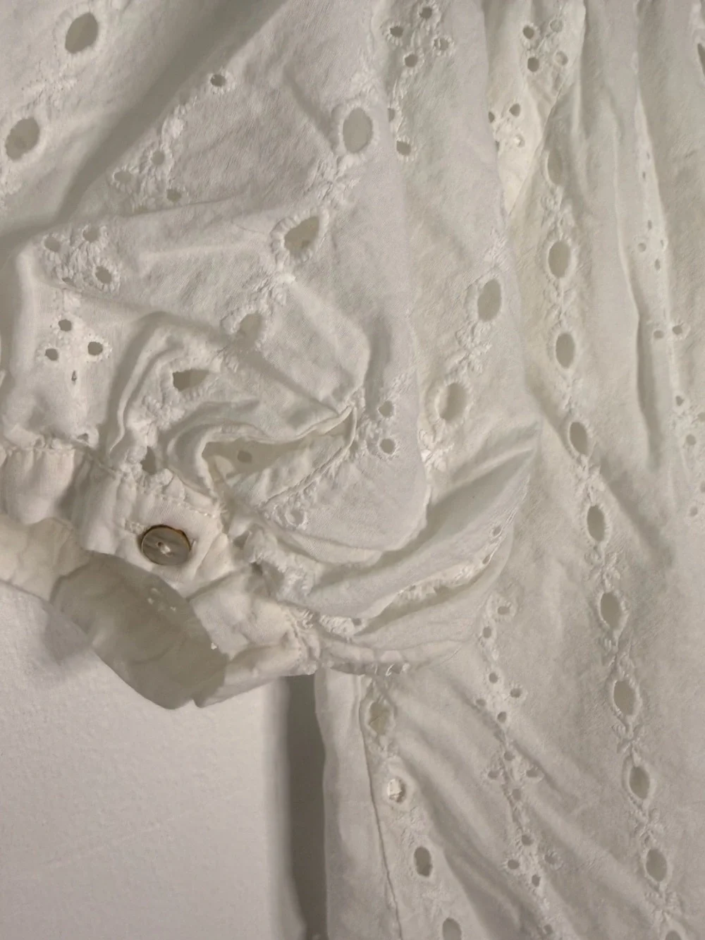 Zara White Eyelet Puff-Sleeve Button Front Top size XS
